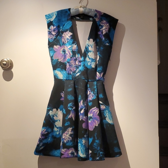 Guess Floral Scuba Mini Dress - Size Small - Picture 3 of 10